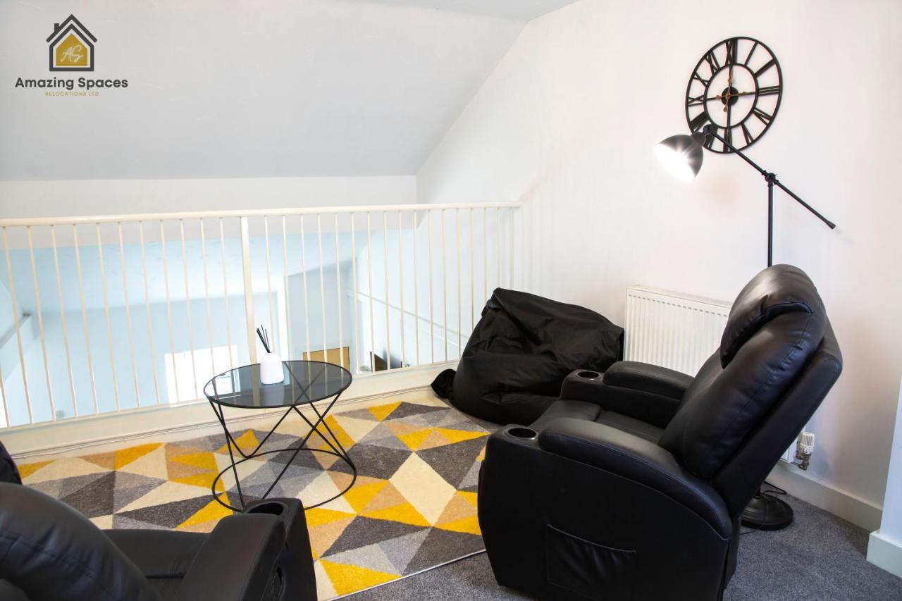Amazing Spaces: Large Duplex with Parking & Wi-Fi Warrington Exterior photo
